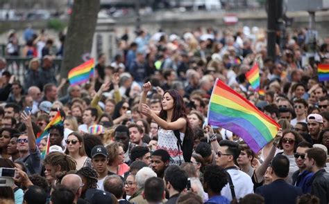 paris 500 000 personnes attendues samedi à la marche des fiertés lgbt le parisien