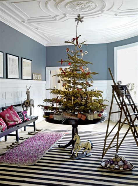 Many people opt for a simple tabletop tree, while others have the space for a five foot tree. Apartment Christmas Decorations - Small Space Ideas ...