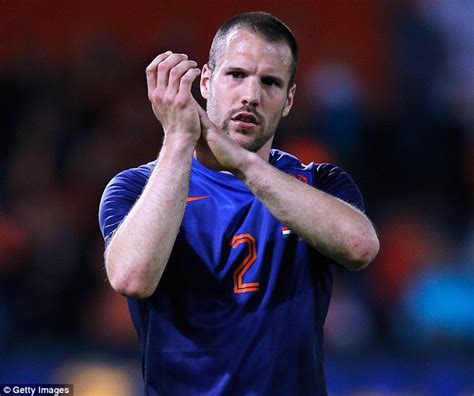 Holland S Ron Vlaar Targets Revenge Ahead Of Spain World Cup Group B Opener Daily Mail Online