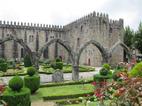 Il portogallo è una fantastica tavolozza di colori e di esperienze da vivere in viaggio. Portogallo: Braga - Viaggi, vacanze e turismo: Turisti per ...