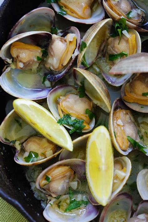Sauteed Clams Skillet Clams With Loads Of Garlic Butter White Wine