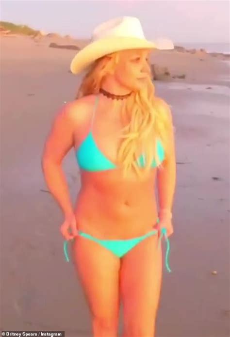 Britney Spears Displays Her Jaw Dropping Physique As She Frolics At The