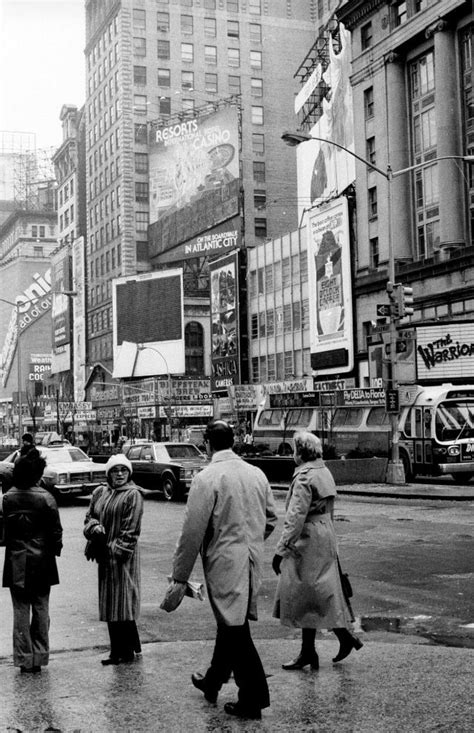40 Amazing Black And White Photos Capture Street Scenes Of New York