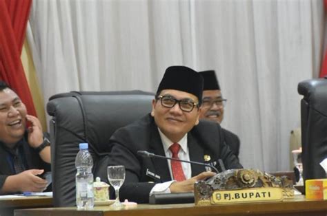 Pj Bupati Sarolangun Bachril Bakri Ikuti Rapat Paripurna Sidang Tahunan