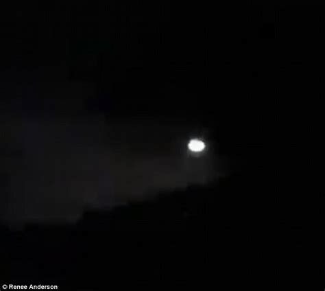 Woman Spots Mysterious Light Flashing In Queensland Sky Daily Mail Online