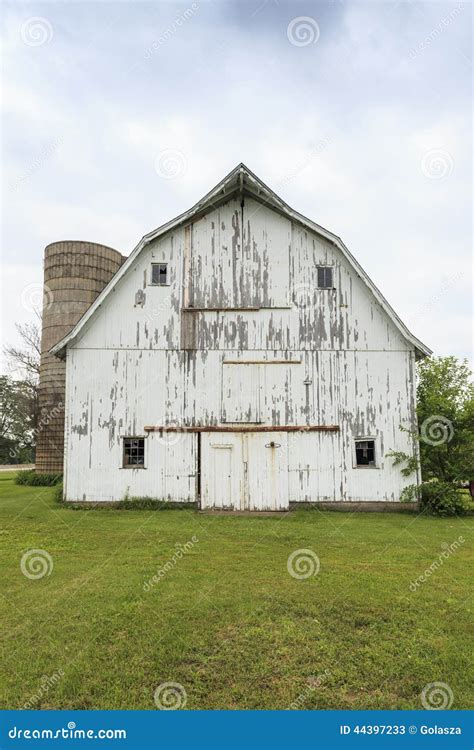 Classic Old Barn And Silo Stock Image 25923343