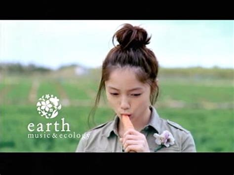 Earth music & ecology 2016 a/w catalogue. 『CM WOW!』 earth music&ecology (にんじん抜く篇)/宮崎あおい