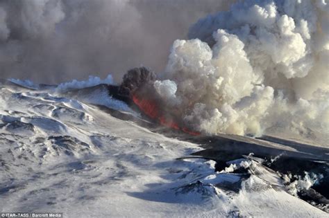 Plosky Tolbachik Volcano Erupts Nasa Satellite Captures Red Hot Lava