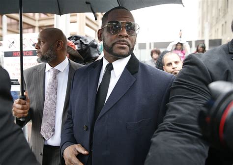 R Kelly Says He Wont Testify At His Sex Trafficking Trial Pbs Newshour