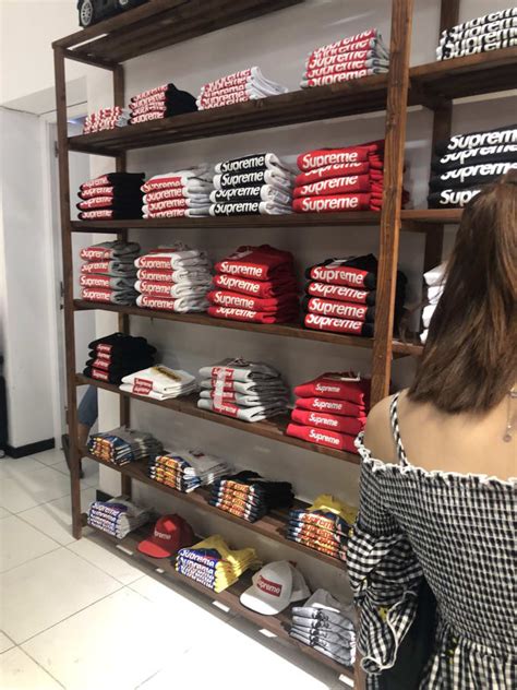 Theres A Fake Supreme Store In Barcelona Scoopnest