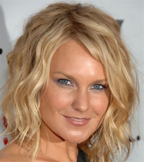 The messiness of the hairstyle creates both volume and interest making it a great choice for women with medium to long hair. Sexy Medium Length Hairstyle - Hairstyles Weekly
