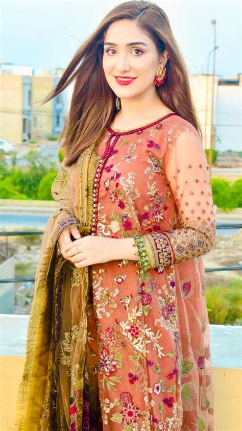 Aiza Awan Pakistani Dresses Casual Beautiful Celebrities Stylish