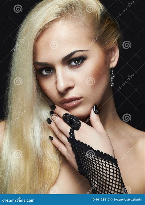 Fille Blonde Sexy En Gants Et Bijoux Image Stock Image Du Luxueux Adulte 96128817