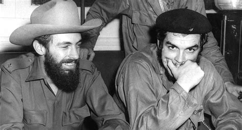 Tabù adlı sergisini i̇stanbul'da açmaya. Camilo Cienfuegos y el Che Guevara, inseparables en la ...