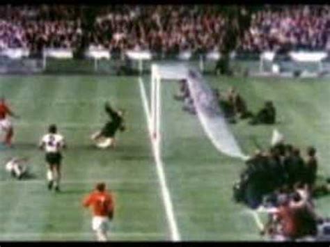 „das dritte tor ist wie die dritten zähne. Das berühmte "Wembley-Tor" / The famous "Wembley goal ...