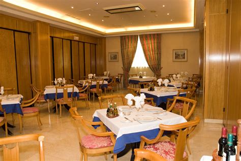 El hotel mc las provincias es un complejo hotelero de 3 estrellas que se encuentra en la localidad madrileña de fuenlabrada, al sur de la capital. Hotel Avenida de España, Fuenlabrada, España | HotelSearch.com