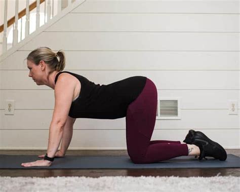 This video focusses on the cat and cow poses, these stretches improve flexibility in your spine and shoulders as well as. cat cow exercise for improved posture - Amanda Seghetti