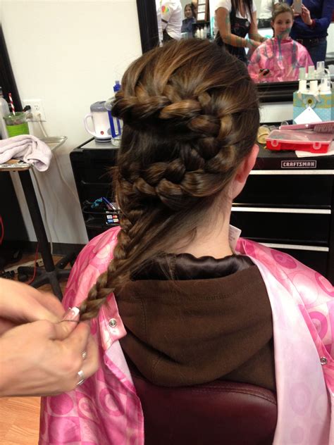 Free style zig zag corn rows on natural hair. Zig zag braid | Zig zag braid, Hair styles, Hair
