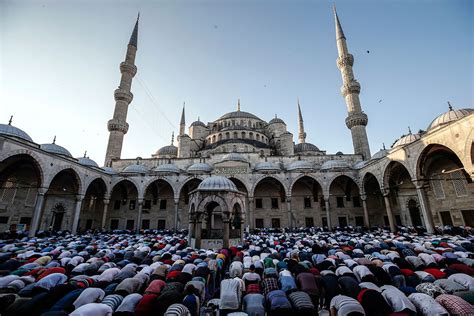 Muslims Around The World Celebrate Eid Al Fitr 2017 Al Jazeera
