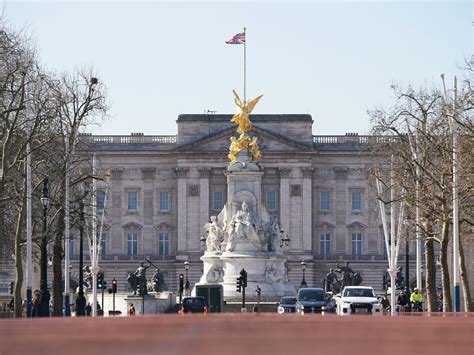 Man charged with trespassing at Buckingham Palace with knife | Shropshire Star