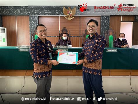 Pemberian Reward Kepada Hakim Dan Pegawai Terbaik