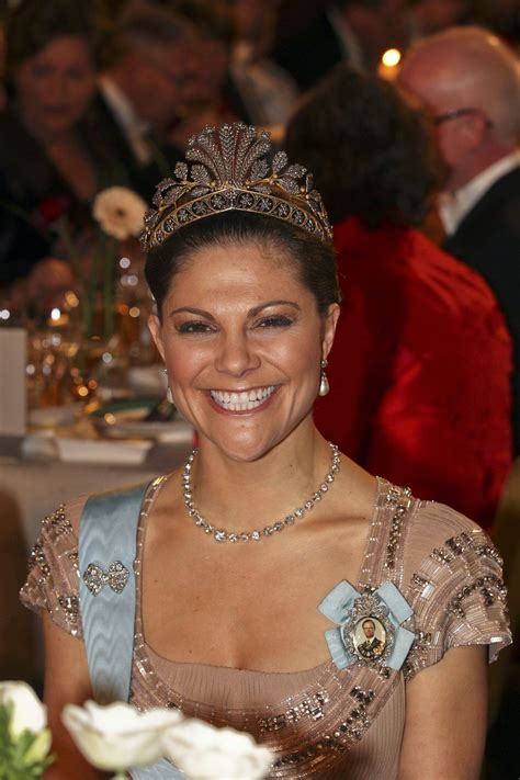 Victoria von schweden kolonne der kronprinzessin in unfall im kreisverkehr verwickelt. Kronprinzessin Victoria: Ihre schönsten Tiaras - ADELSWELT ...