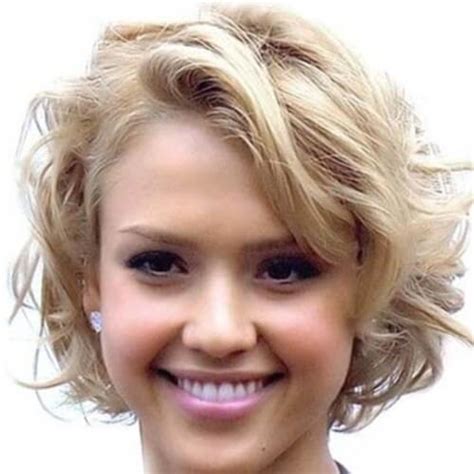 Short Haircuts For Wavy Hair And Round Faces
