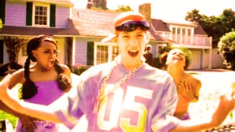 The music video begins with the white guy singing the opening lines and with offspring guitarist noodles walking on the pavement with his guitar, playing the introductory. The Offspring - Pretty Fly (Endorphine Frenchcore Remix) - YouTube