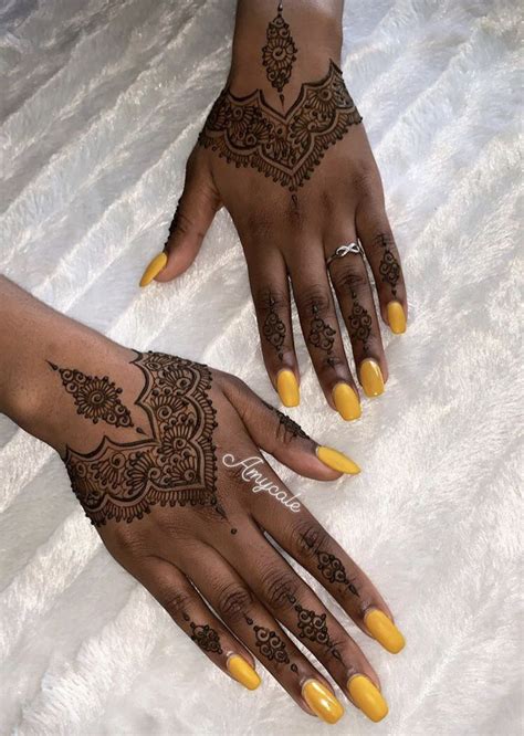 Épinglé Par Ariellll☺ Joaille Sur Henna Modèles Tatouages Au Henné