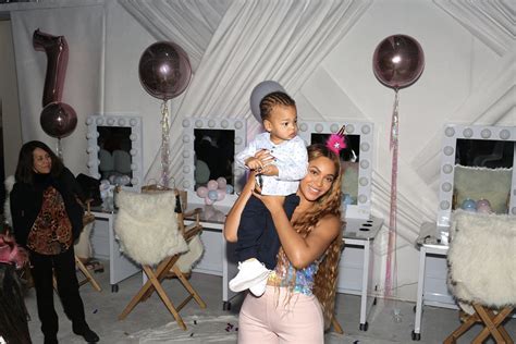Beyonc And Blue Ivy Adorably Twin In Previously Unseen Photos