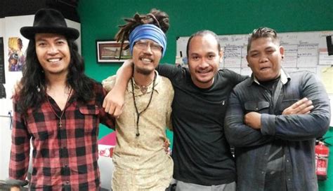 Check spelling or type a new query. Saat Semua Semakin Cepat, Bali Berani Berhenti - Chord ...
