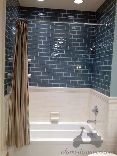 It became popular in public bathrooms and commercial kitchens. 30 ideas of a bathroom with subway tile and chair rail