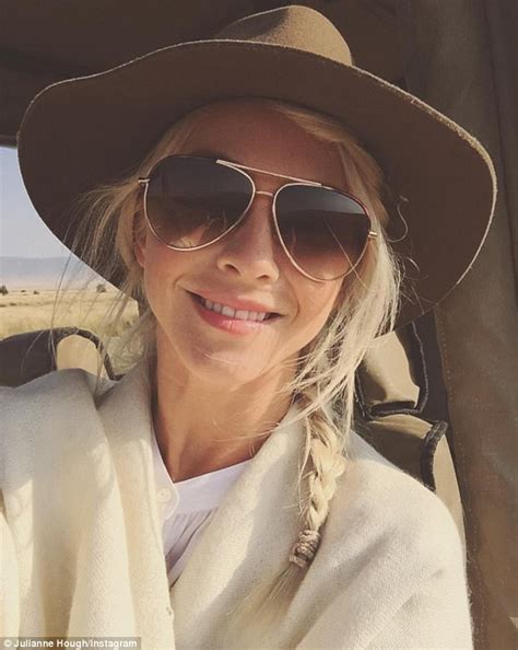 Julianne Hough And Brooks Laich Go On Safari In Kenya Daily Mail Online