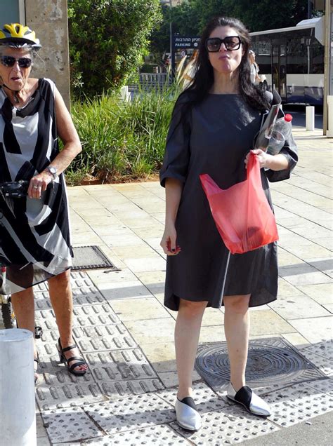 שרת התחבורה החדשה, מרב מיכאלי, החליפה היום (ד') את כתובת המייל שלה מהקידומת בטייטל שר (sar) לתואר שרה (sara) המתאים לנקבה, . מירב מיכאלי : מרב מיכאלי מנסה להחיות את מחנה השמאל השבור ...