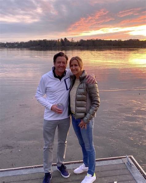 Gmas Lara Spencer 52 Wows In Jaw Dropping Beach Photo Alongside