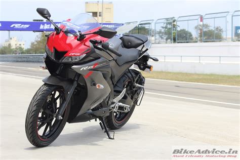 Checkout yzf r15 v3 pictures in different angles and in great details. 2018 Yamaha YZF-R15 V3 Review: FIRST RIDE! | BikeAdvice.in