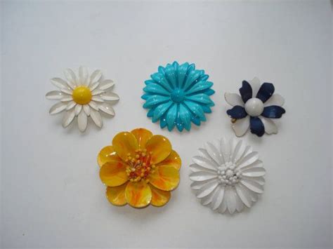 Five Large Vintage Flower Brooches Daisy Pin Brooch Retro Jewelry 1960s Brooch Necklace