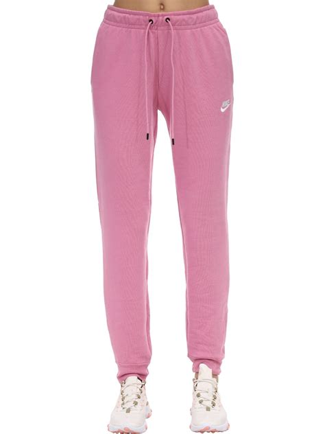 10 Stylish Ways To Incorporate Pink Sweat Pants Into Your Wardrobe
