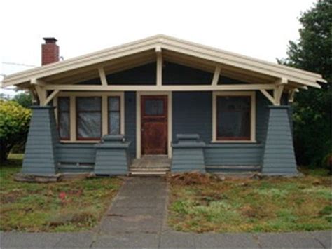 These homes feature tapered porch columns, shed dormers and sturdy construction. Craftsman house in Eureka, California in 2020 | Craftsman ...