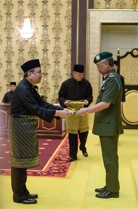 Untuk lebih lengkapnya, berikut surat sekretaris mahkamah agung Agong serah watikah pelantikan Hakim Besar Malaya | Astro ...