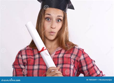 jonge meisjesgediplomeerde met glb en diploma stock afbeelding image of aantrekkelijk