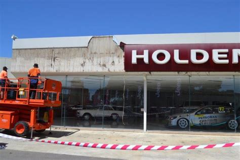 Holden Signs Come Down Wagga Motors