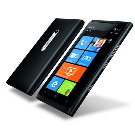 It was launched in bright orange, bright green, dark grey, and white colours. Nokia Lumia 900 Foto - Tudocelular.com