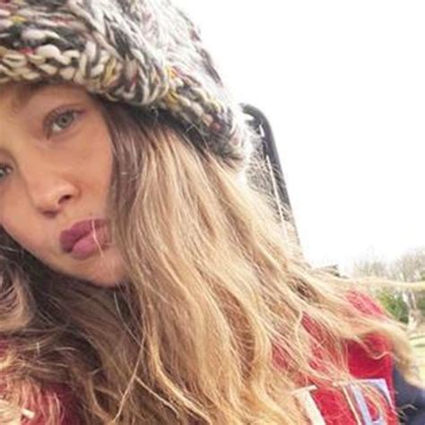 Gigi Hadids Adorable New Selfie With Baby Girl