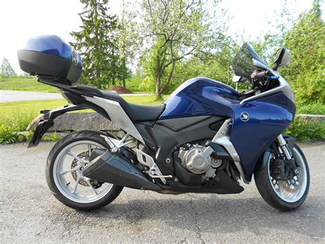 If you believe you have a problem with your motorcycle, call the service department of your honda dealer. Honda VFR 1200 FD 1 200 cm³ 2012 - Seinäjoki ...