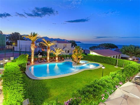 Maison neo bretonne situee dans un endroit calme et boise a 4 km de treboul des plages et 5 km de douarnenez. Location Maison Espagne Avec Piscine Bord De Mer - Idees ...