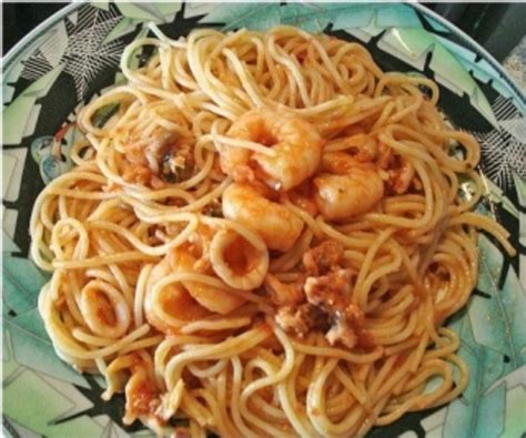 You make baked spaghetti almost the same way you would make lasagna. Spaghetti mit einer Soße aus Meeresfrüchten und Tomaten ...