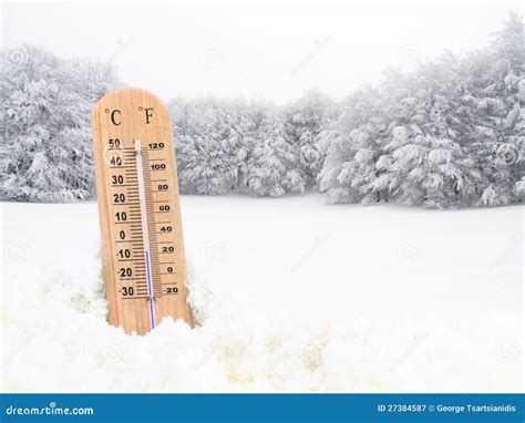 Thermometer In The Snow Stock Image Image Of Degree 27384587