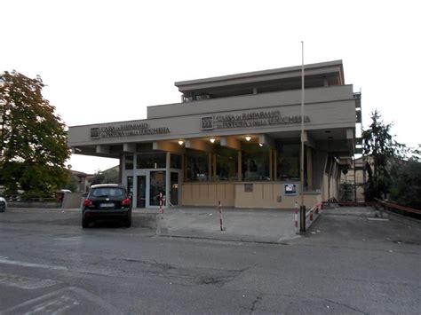 Cassa di risparmio di pistoia e pescia con il regio decreto del 9 gennaio 1936 viene costituita la cassa di risparmio di pistoia e pescia, in seguito alla fusione tra le due casse di pistoia e pescia, a loro volta frutto di incorporazioni di altri istituti bancari sul territorio. Cassa di Risparmio di Pistoia e Pescia - Architetti Pistoia