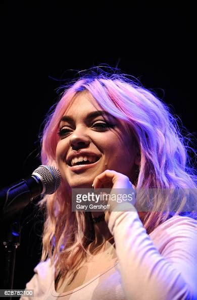 rena lovelis of the band hey violet performs on stage during z100 and ニュース写真 getty images